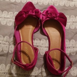 Pretty pointed toe bow flats